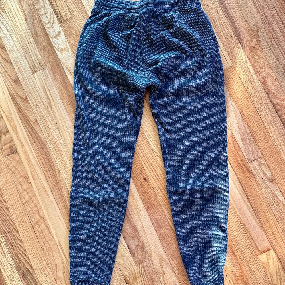 Sol Angeles Women’s Grey Thermal Waffle Knit Joggers, size S - Picture 2 of 4